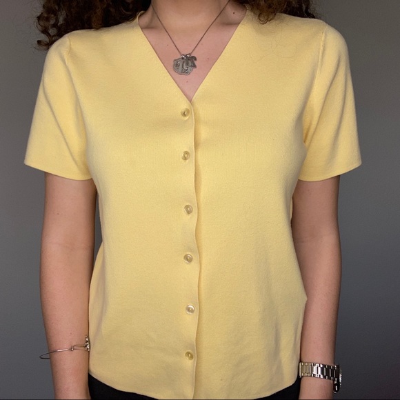 SOLD / yellow button up ✨ - Picture 2 of 3